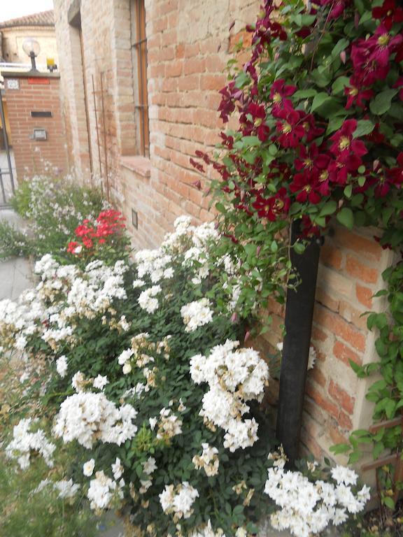 Al Centro Del Borgo Apartman Guarene Kültér fotó