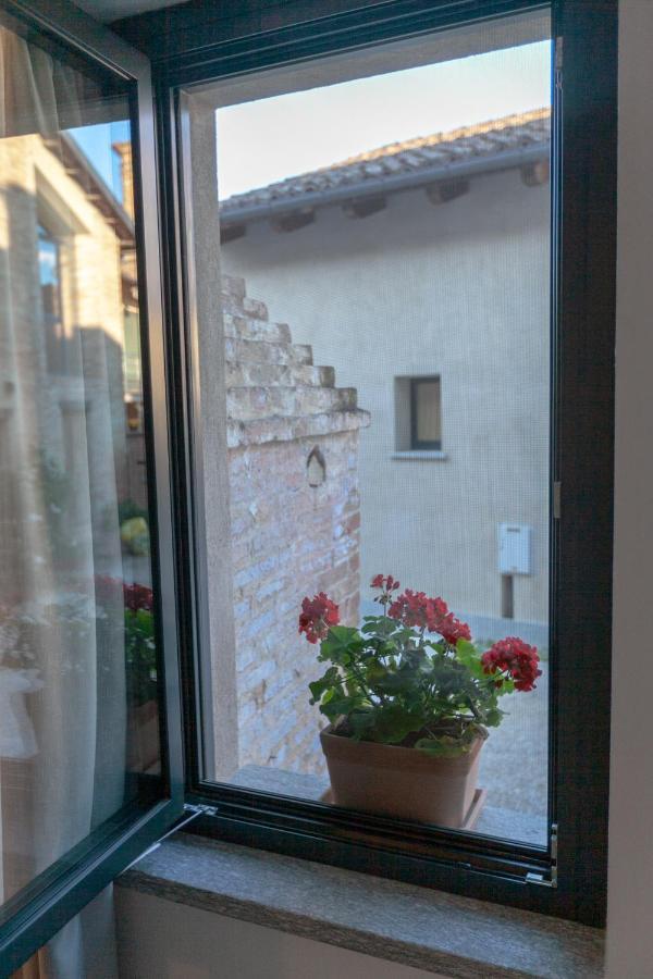 Al Centro Del Borgo Apartman Guarene Kültér fotó